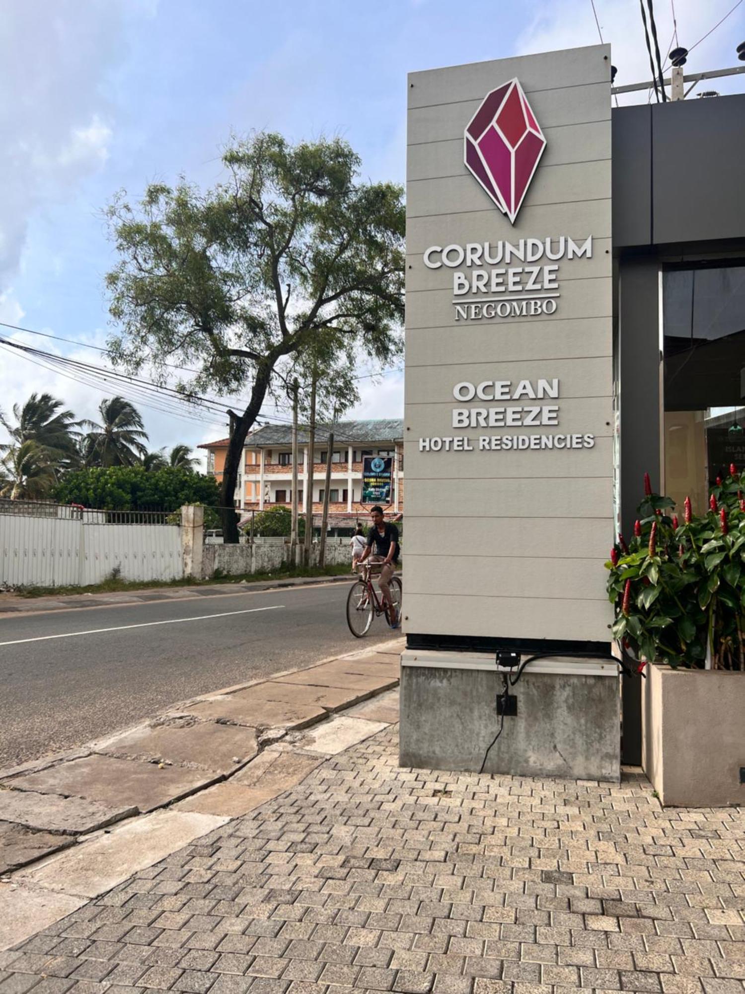 Ocean Breeze Negombo- Tidesend Luxury Beach Apartments Εξωτερικό φωτογραφία