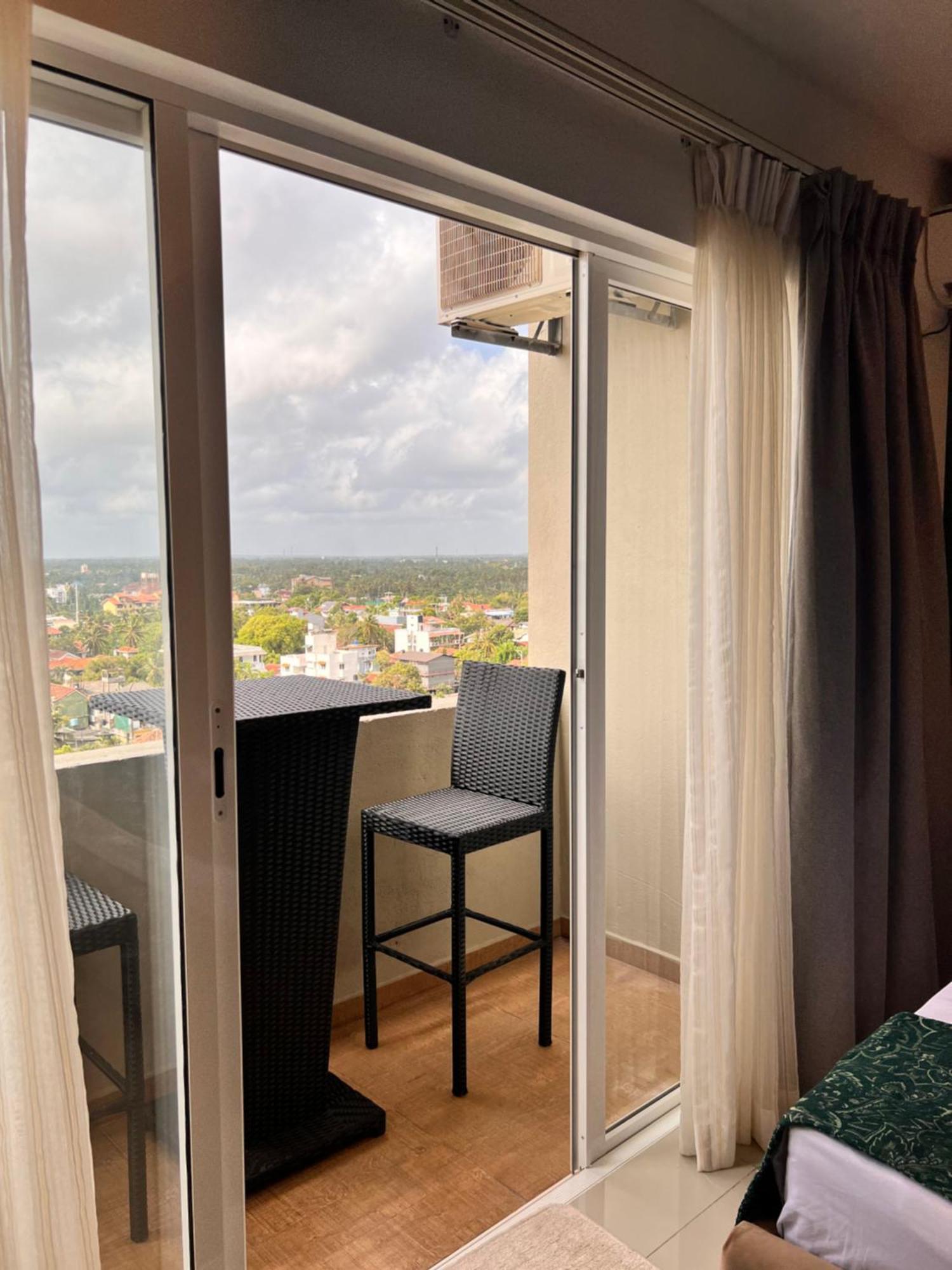 Ocean Breeze Negombo- Tidesend Luxury Beach Apartments Εξωτερικό φωτογραφία
