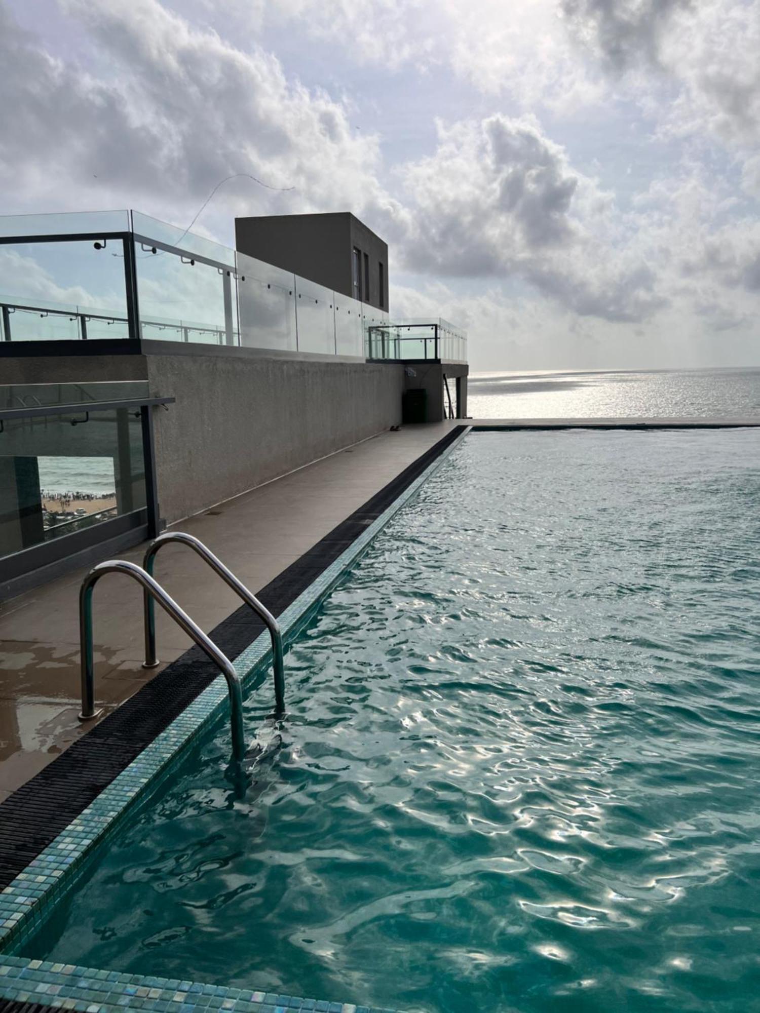 Ocean Breeze Negombo- Tidesend Luxury Beach Apartments Εξωτερικό φωτογραφία