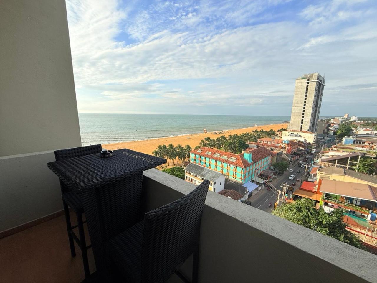 Ocean Breeze Negombo- Tidesend Luxury Beach Apartments Εξωτερικό φωτογραφία