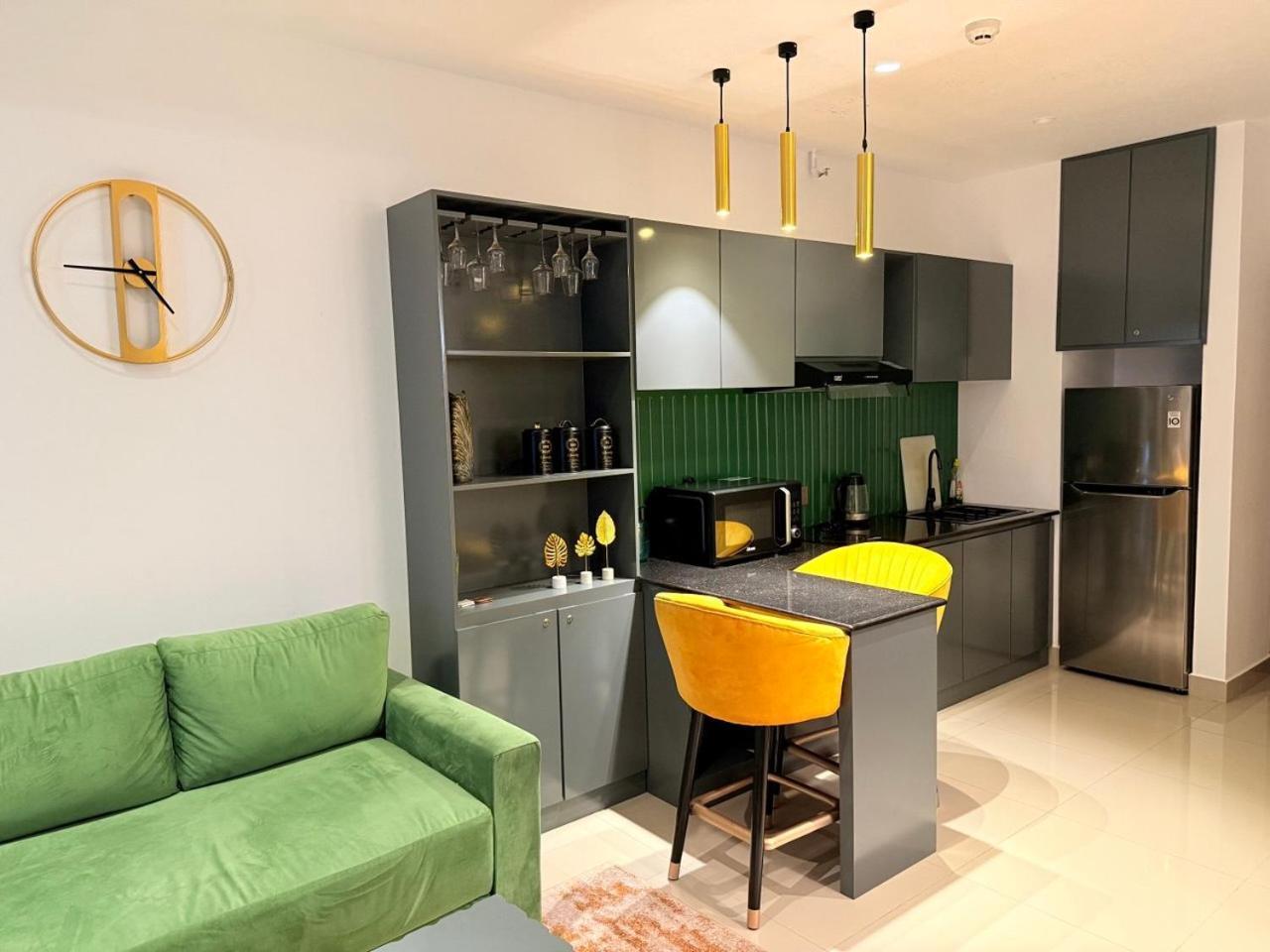 Ocean Breeze Negombo- Tidesend Luxury Beach Apartments Εξωτερικό φωτογραφία