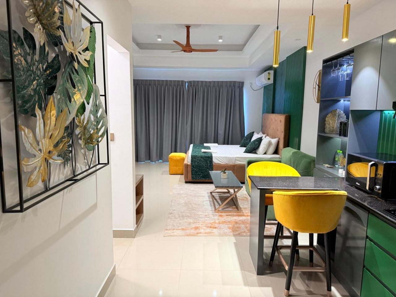 Ocean Breeze Negombo- Tidesend Luxury Beach Apartments Εξωτερικό φωτογραφία