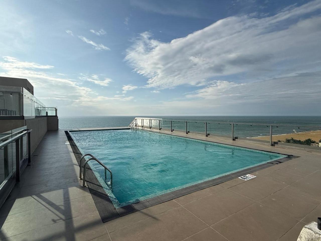 Ocean Breeze Negombo- Tidesend Luxury Beach Apartments Εξωτερικό φωτογραφία