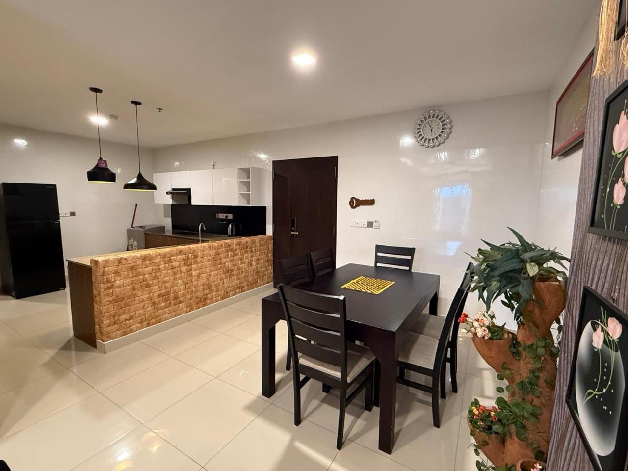 Ocean Breeze Negombo- Tidesend Luxury Beach Apartments Εξωτερικό φωτογραφία