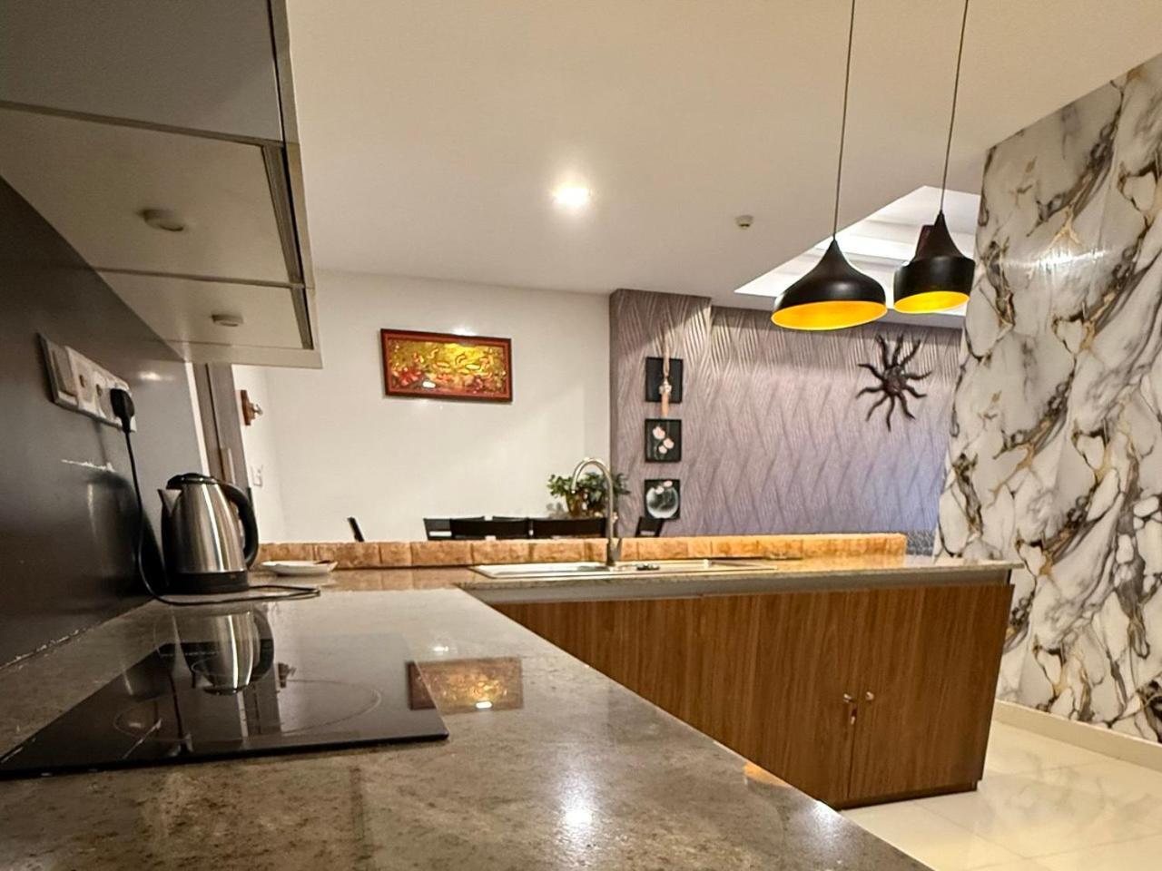 Ocean Breeze Negombo- Tidesend Luxury Beach Apartments Εξωτερικό φωτογραφία