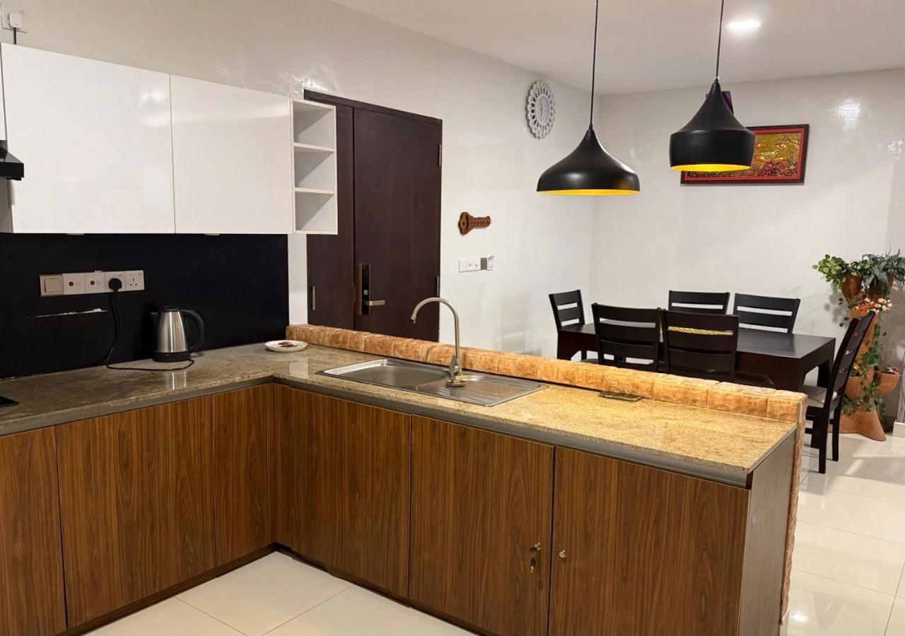 Ocean Breeze Negombo- Tidesend Luxury Beach Apartments Εξωτερικό φωτογραφία