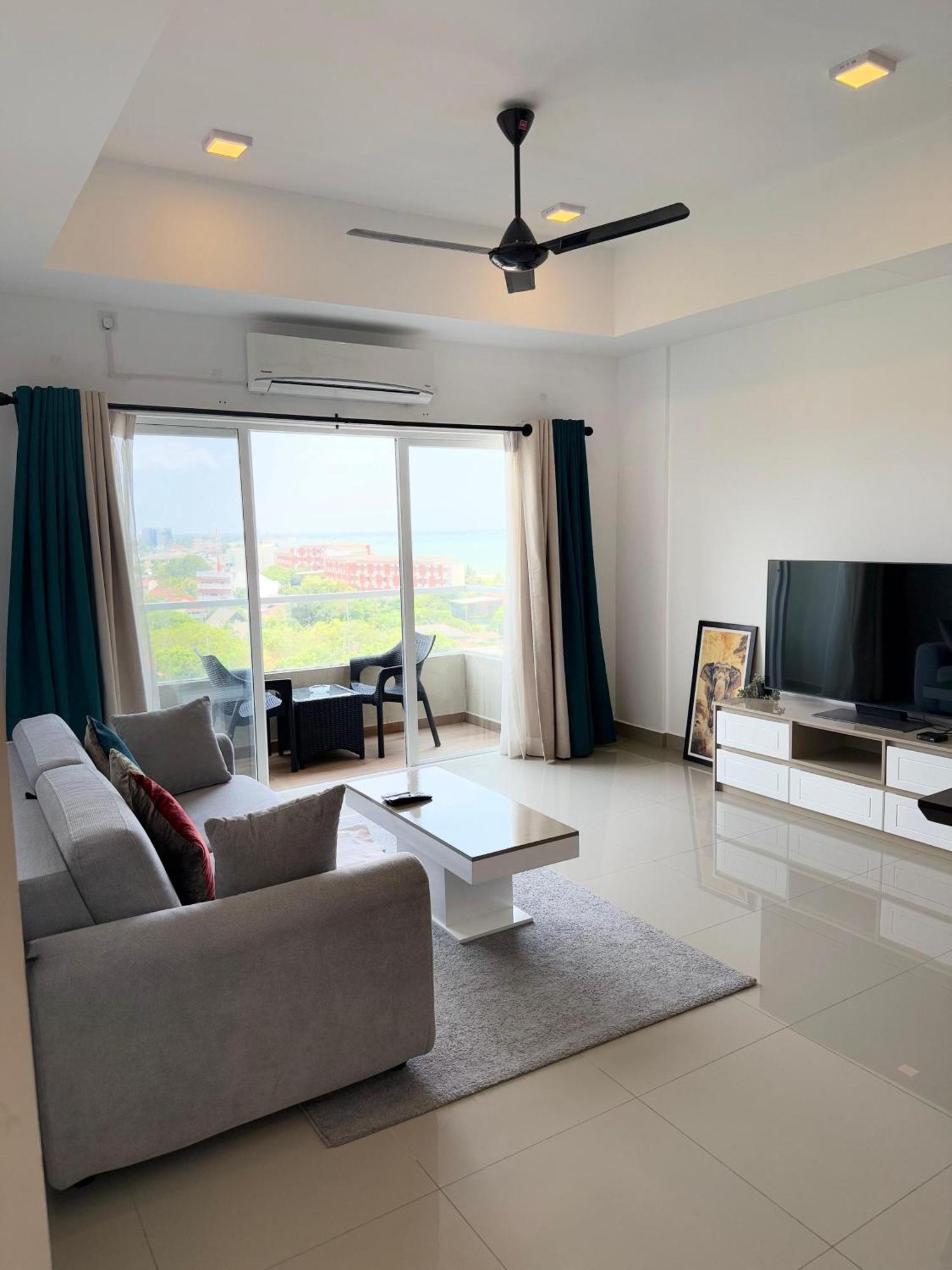 Ocean Breeze Negombo- Tidesend Luxury Beach Apartments Εξωτερικό φωτογραφία