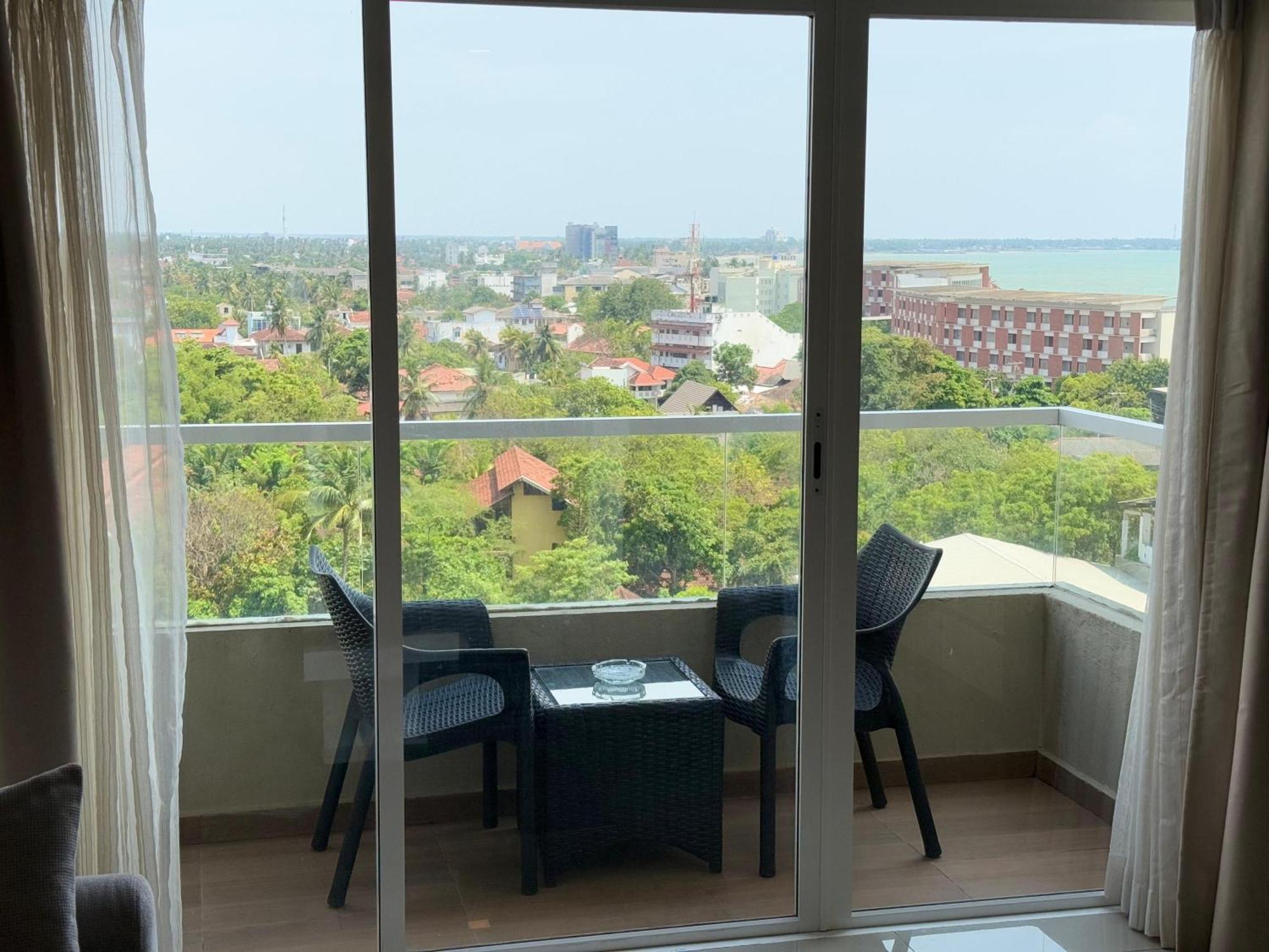 Ocean Breeze Negombo- Tidesend Luxury Beach Apartments Εξωτερικό φωτογραφία