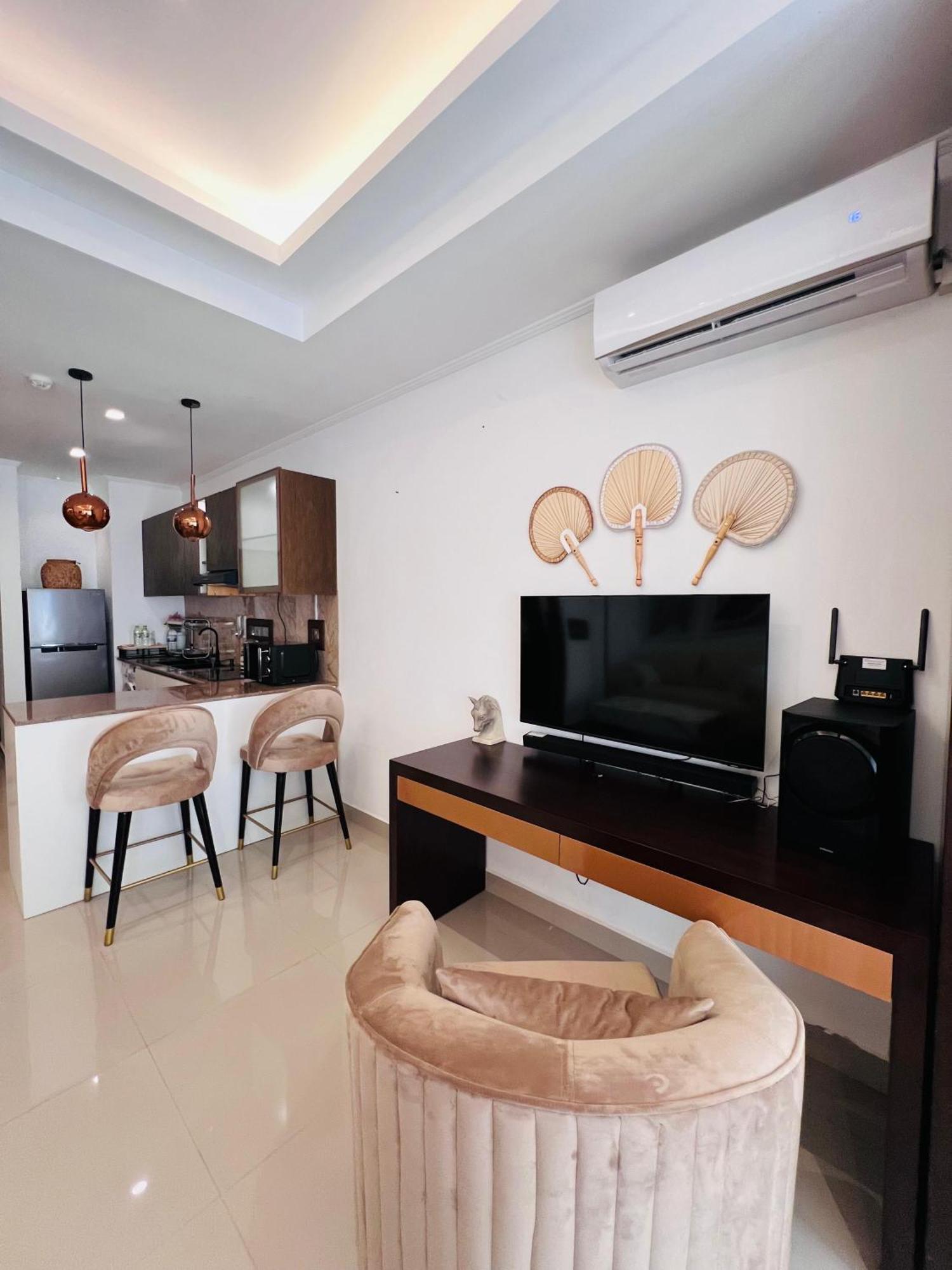 Ocean Breeze Negombo- Tidesend Luxury Beach Apartments Εξωτερικό φωτογραφία