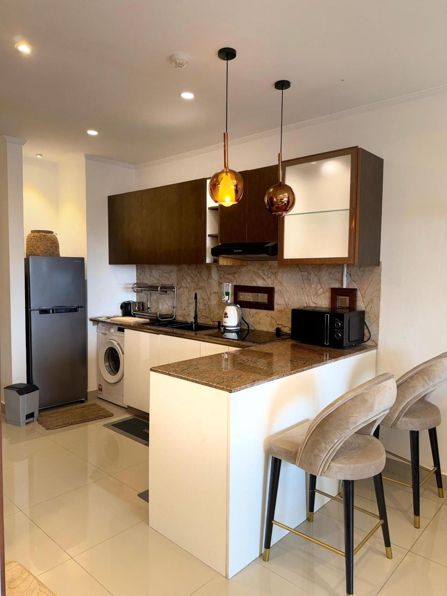 Ocean Breeze Negombo- Tidesend Luxury Beach Apartments Εξωτερικό φωτογραφία
