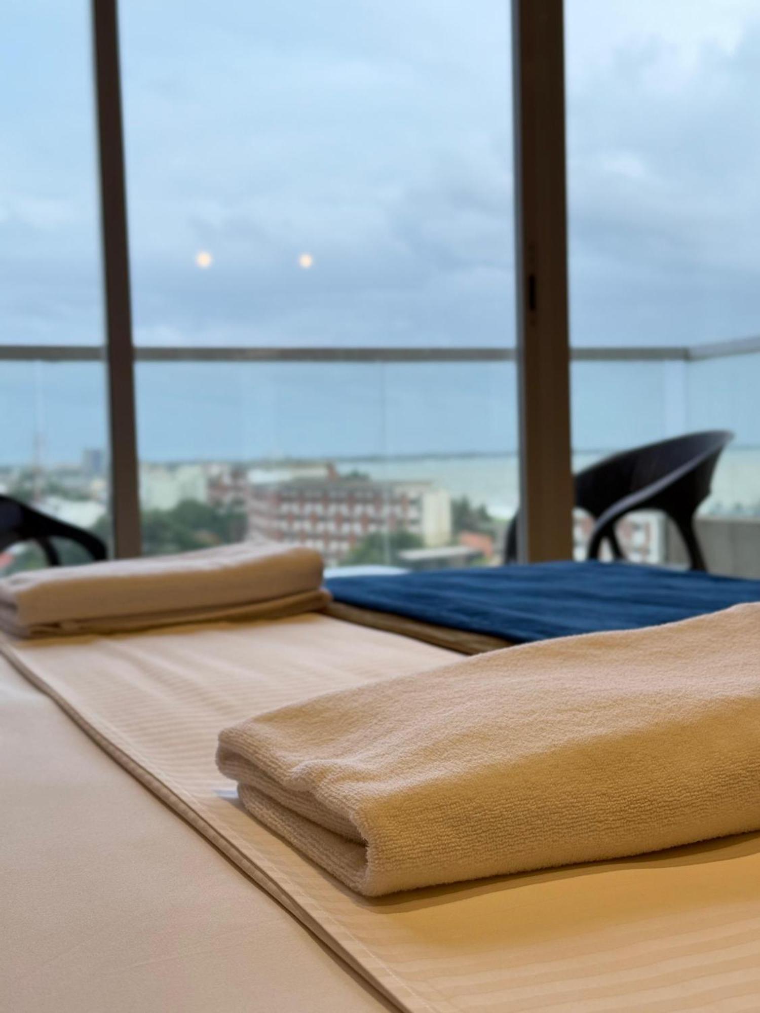 Ocean Breeze Negombo- Tidesend Luxury Beach Apartments Εξωτερικό φωτογραφία
