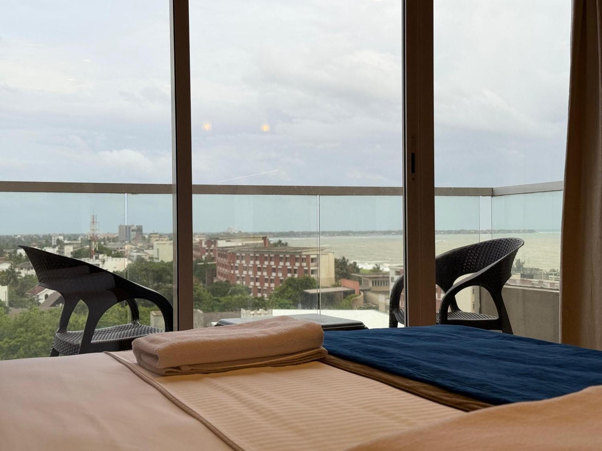 Ocean Breeze Negombo- Tidesend Luxury Beach Apartments Εξωτερικό φωτογραφία