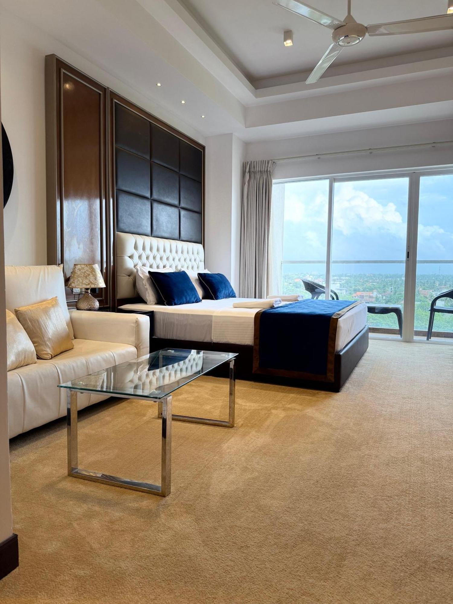 Ocean Breeze Negombo- Tidesend Luxury Beach Apartments Εξωτερικό φωτογραφία